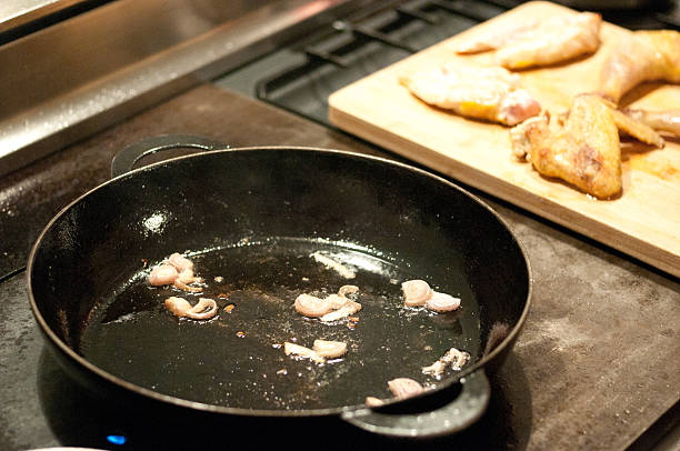 istock sizzling gravy with garlic and herbs 477836742