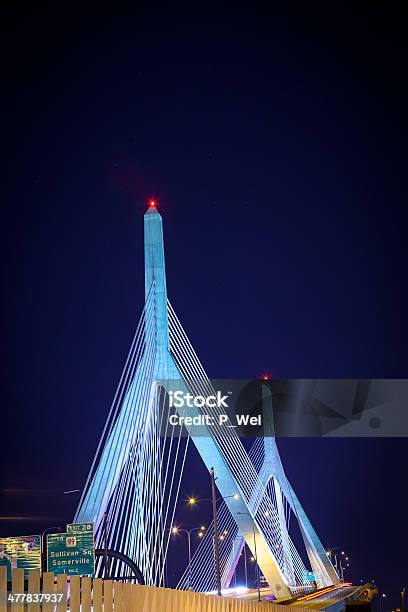 Leonard P Zakim Bunker Hill Bridge - Fotografie stock e altre immagini di Boston - Massachusetts - Boston - Massachusetts, Leonard P. Zakim Bunker Hill Bridge, Notte