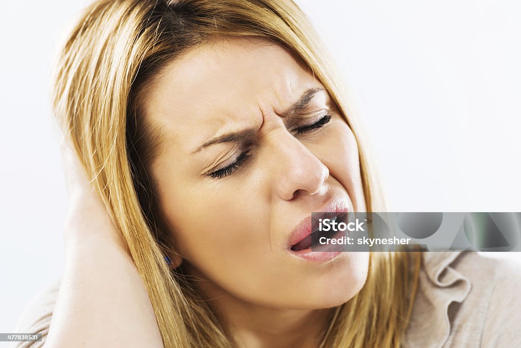 Femme ayant une douleur au cou. - Photo de Adulte libre de droits