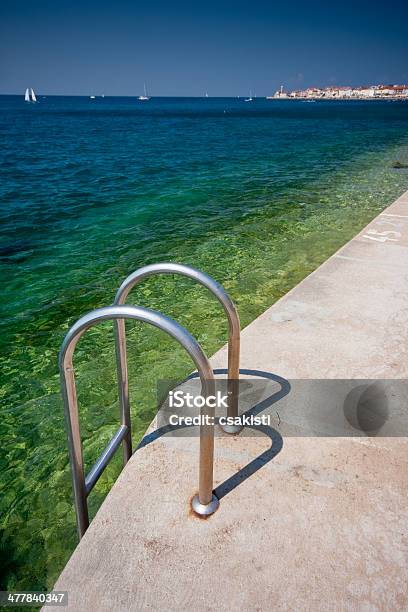 Escalera De Acero Foto de stock y más banco de imágenes de Acero - Acero, Agua, Aire libre