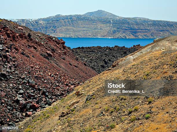 Nea Kameni Ilha Vulcânica Santorini - Fotografias de stock e mais imagens de Ao Ar Livre - Ao Ar Livre, Azul, Beleza natural