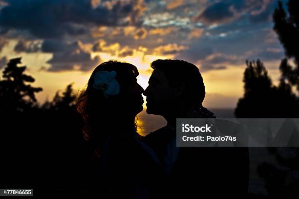 Casamento Reportagem - Fotografias de stock e mais imagens de 25-29 Anos - 25-29 Anos, 35-39 Anos, Abraçar