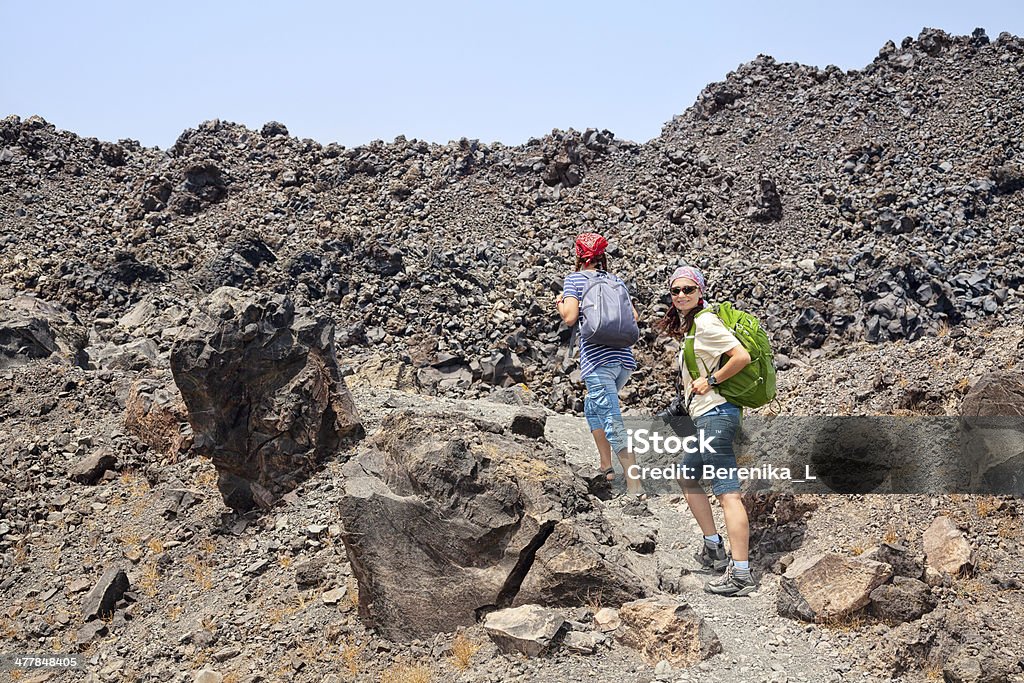 Holowania kobiet buty na rejs na krater Wulkanu. - Zbiór zdjęć royalty-free (Aktywny tryb życia)