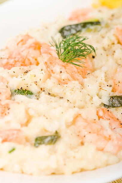 risotto aux crevettes bianco - food rice lobster scampi photos et images de collection