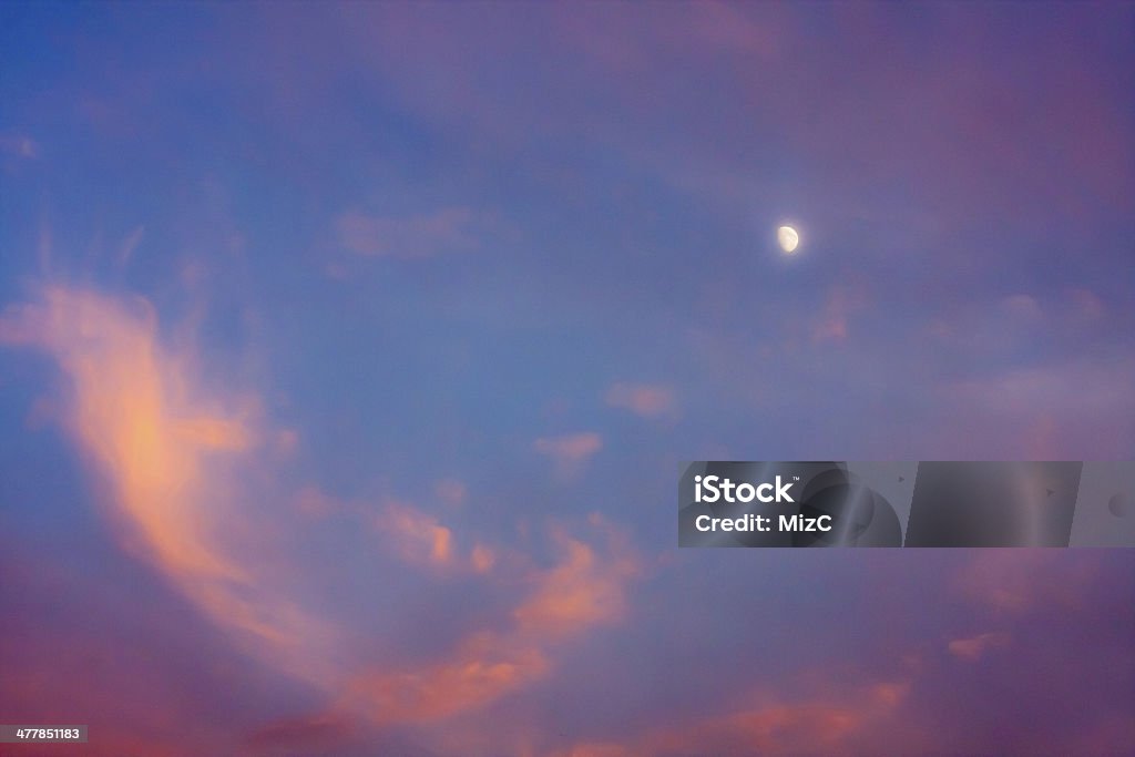 Moonglow en ciel coloré au coucher du soleil - Photo de Abstrait libre de droits