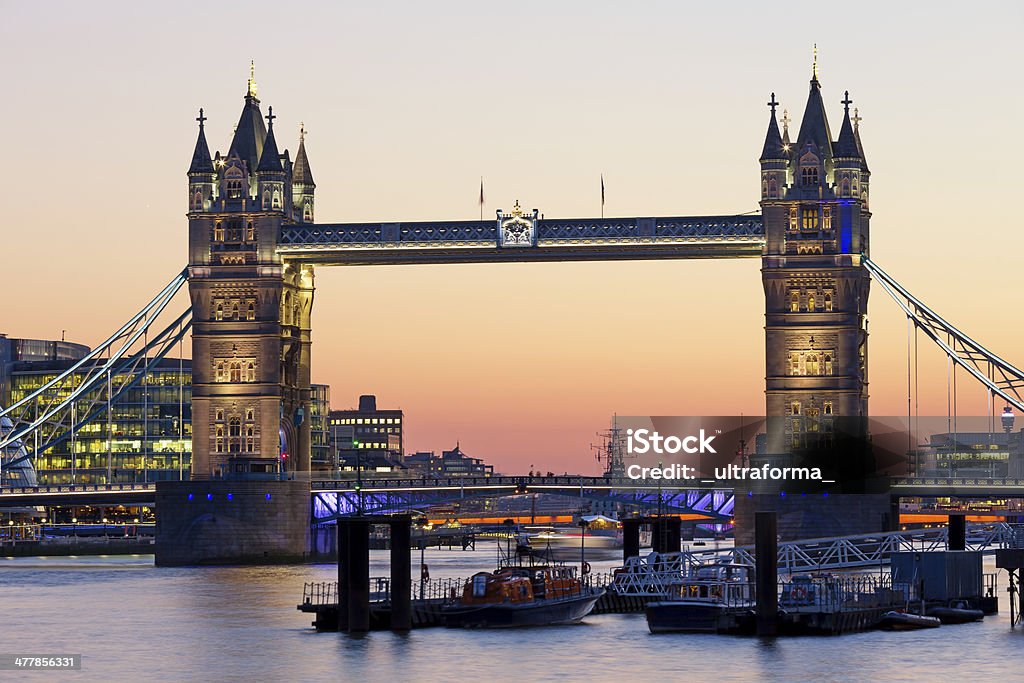 Tower Bridge - Lizenzfrei Abenddämmerung Stock-Foto