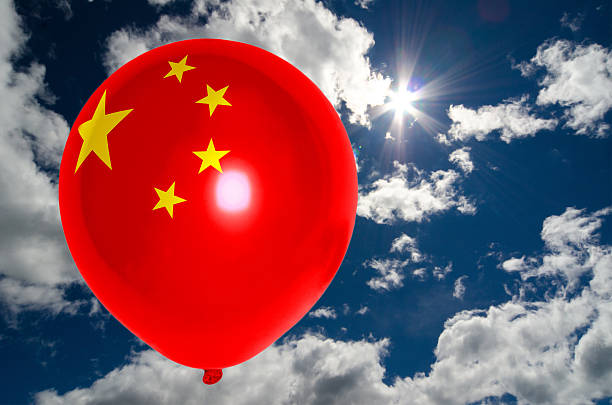 balloon with flag of china on sky - china balloon 個照片及圖片檔