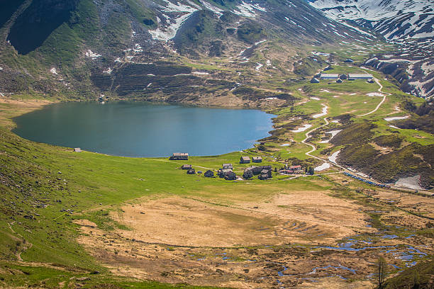 istock Swiss Alpin Lake 477858558