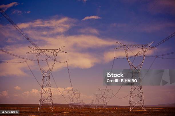 Torre De Alta Tensión Foto de stock y más banco de imágenes de Acero - Acero, Aire libre, Ajardinado