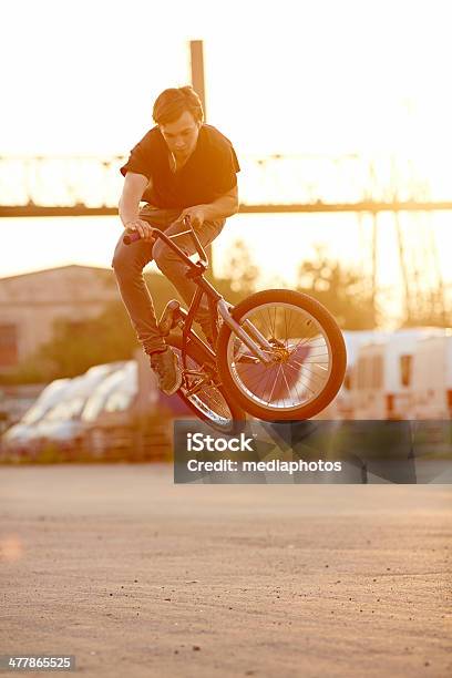 Foto de De Mesa e mais fotos de stock de 16-17 Anos - 16-17 Anos, Adolescente, Adulto