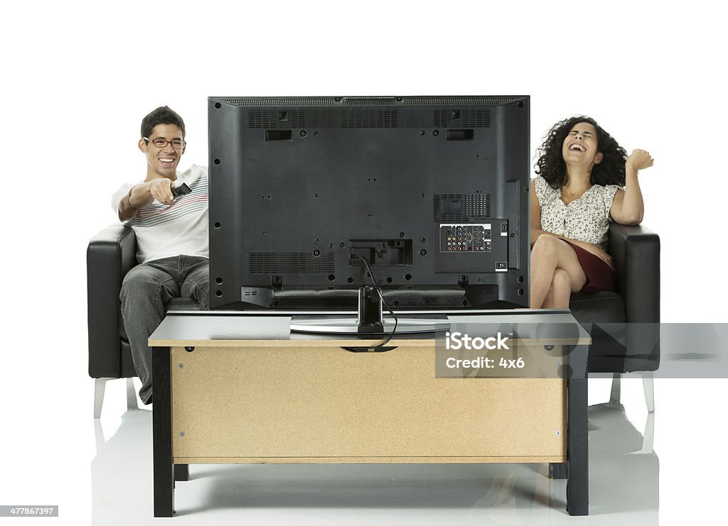 Jeune couple regarder la télévision - Photo de Adulte libre de droits