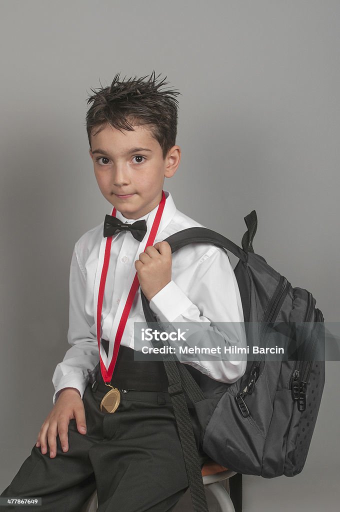 Kleine Junge Studentin mit Medaille - Lizenzfrei Akademischer Abschluss Stock-Foto