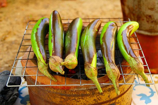 presque terminé thaï grillées - eggplant vegetable food close up photos et images de collection