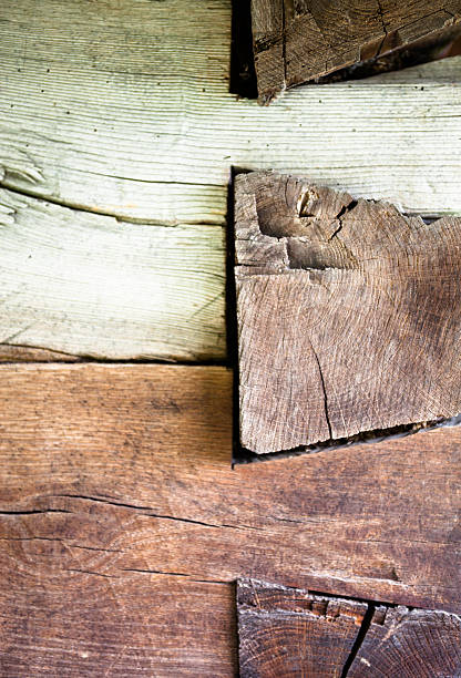 모서리에 늙음 로그 하우스 - log log cabin wood knotted wood 뉴스 사진 이미지