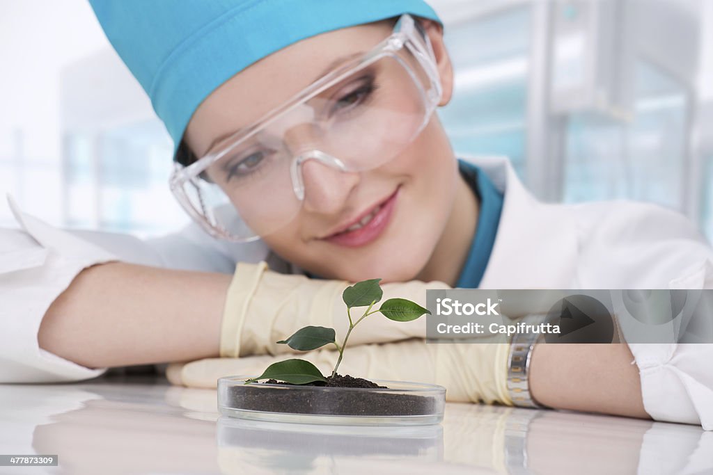 여자 생물학자 - 로열티 프리 DNA 스톡 사진