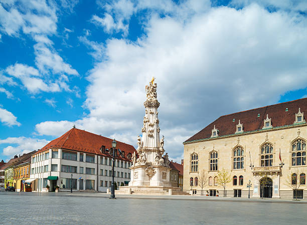 istock Statue of Holy Trinity in Budapest 477876812
