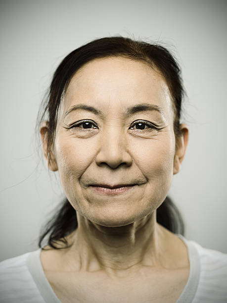 retrato de un senior mujer japonés - portrait human face chinese ethnicity real people fotografías e imágenes de stock