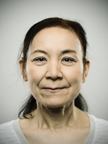 retrato de uma mulher idosa japonês - 65 70 age imagens e fotografias de stock