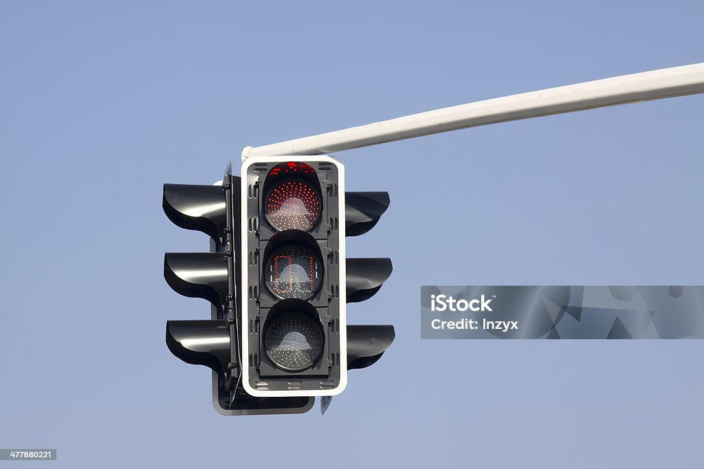 Au feu de signalisation - Photo de Circulation routière libre de droits