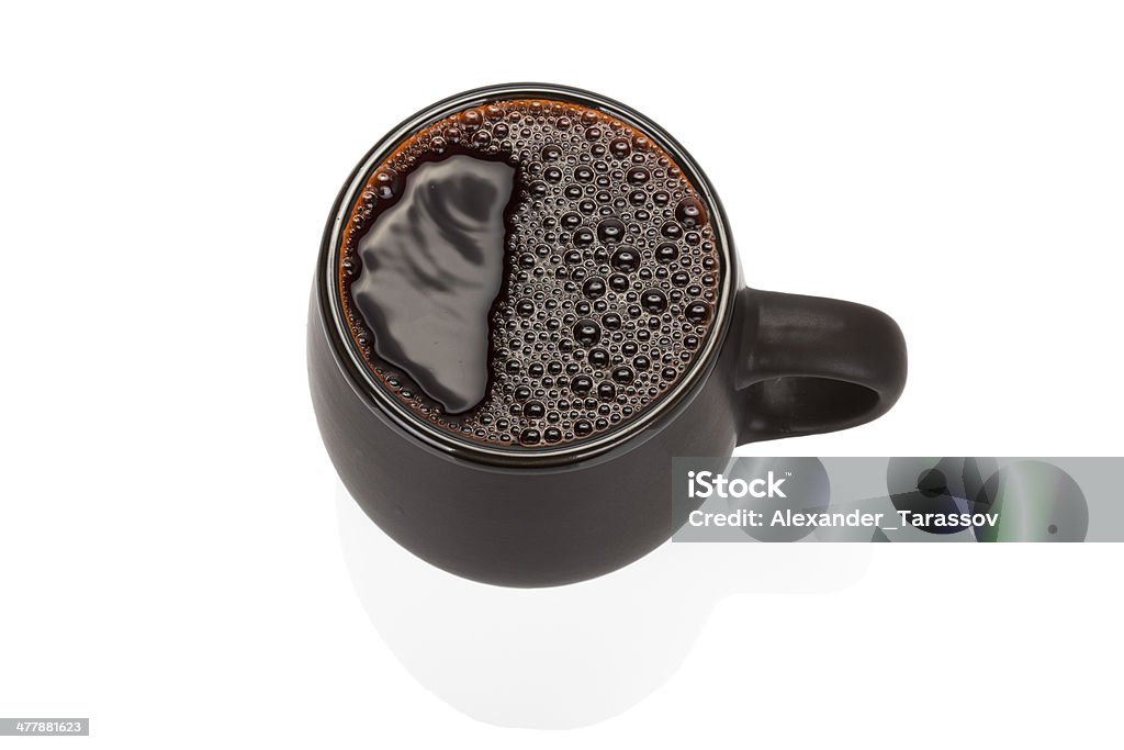 Negro taza de cerámica aislado sobre fondo blanco - Foto de stock de Alimento libre de derechos