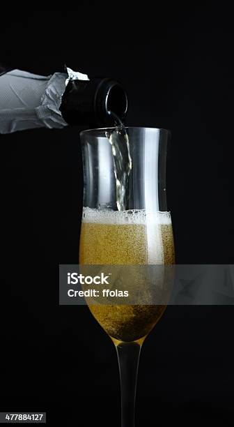 Разлив Шампанского — стоковые фотографии и другие картинки Алкоголь - напиток - Алкоголь - напиток, Без людей, Бокал для шампанского