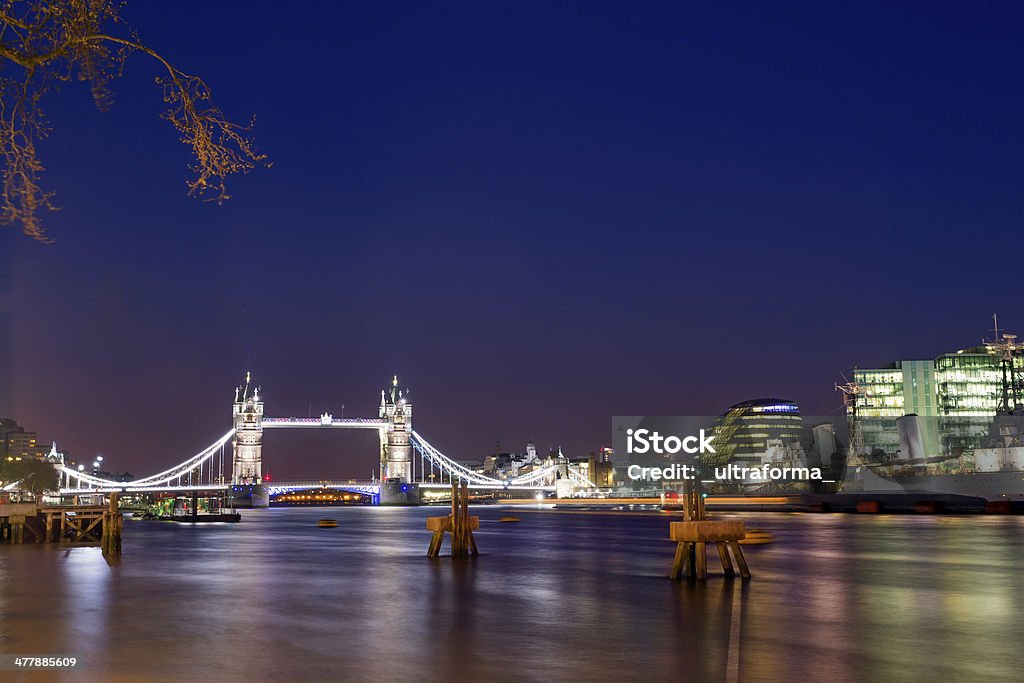 Tower Bridge y City Hall - Foto de stock de Agua libre de derechos