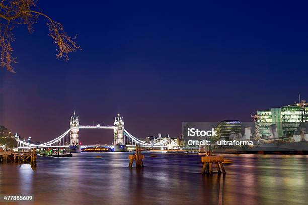 Tower Bridge Y City Hall Foto de stock y más banco de imágenes de Agua - Agua, Aire libre, Anochecer