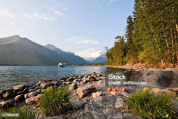 Barco De Turismo Cruzeiros A Costa Do Lago Mcdonald - Fotografias de stock e mais imagens de América do Norte