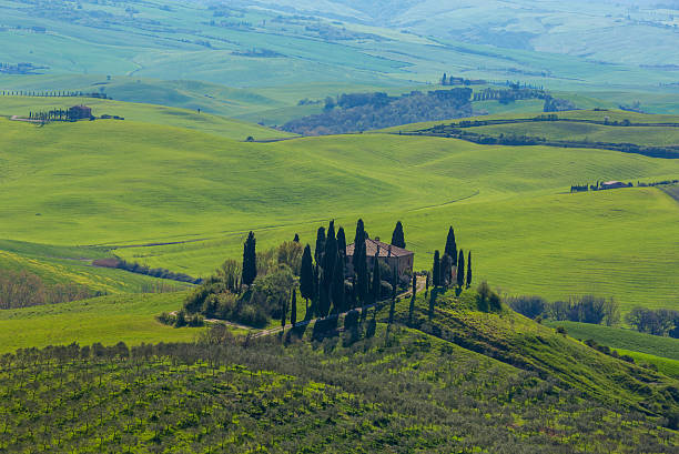 istock House Tuscany Sun 477889654