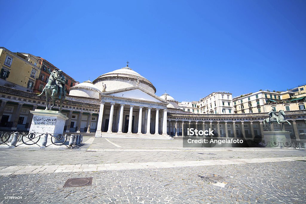 Piazza Plebiscito w Neapol, Włochy - Zbiór zdjęć royalty-free (Europa - Lokalizacja geograficzna)