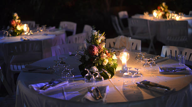 table de dîner - caporal photos et images de collection