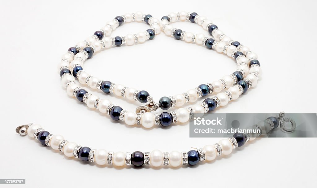 Pearl necklace y pulsera - Foto de stock de A la moda libre de derechos