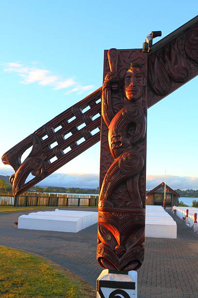 маори кладбище - maori new zealand tattoo art стоковые фото и изображения