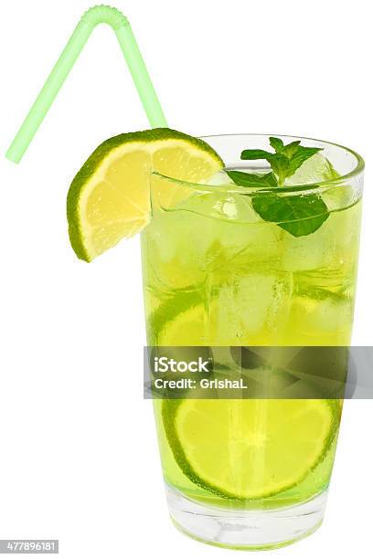 Foto de Mojito Cocktail Com Limão E Cubos De Gelo e mais fotos de stock de Bebida - Bebida, Canudo, Cheio