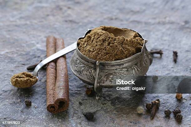 Photo libre de droit de Indian Mélange Dépices Garam Masala banque d'images et plus d'images libres de droit de Aliment - Aliment, Cannelle, Cardamome