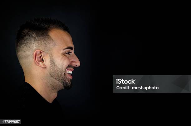 Profil Schuss Lächelnd Mann Stockfoto und mehr Bilder von Ein Mann allein - Ein Mann allein, Eine Person, Entspannung