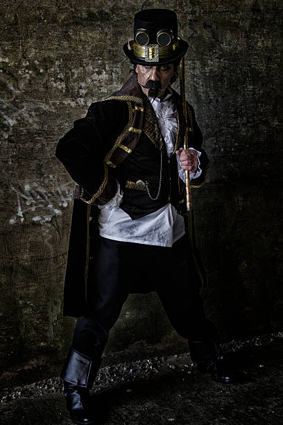 retrato de un hombre envejecido medio en steampunk disfraz - maquillaje steampunk fotografías e imágenes de stock