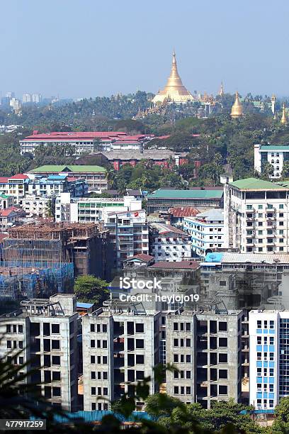 Vista A La Ciudad Y Shwedagon Pagoda Yangon Myanmar Foto de stock y más banco de imágenes de Ciudad