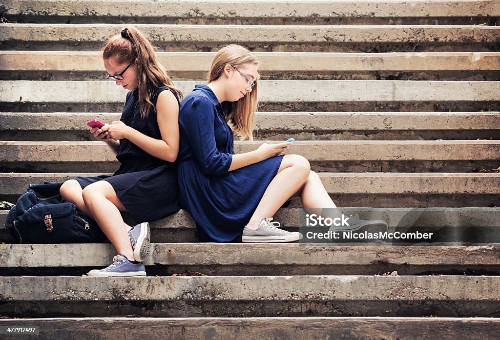 청소년 문자 on 계단 - 로열티 프리 가을 스톡 사진