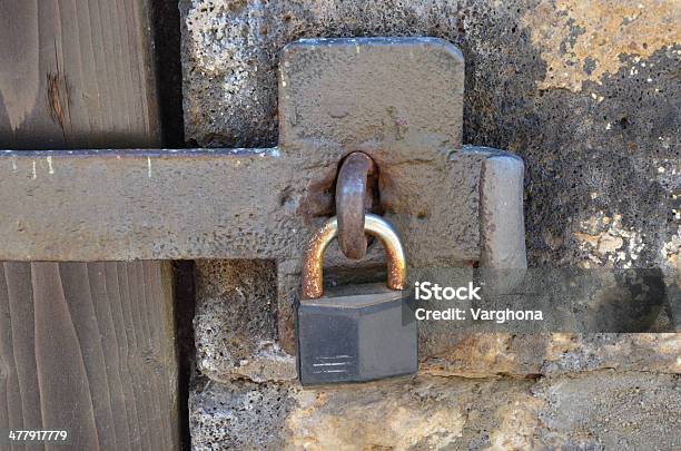 Candado Foto de stock y más banco de imágenes de Aire libre - Aire libre, Candado, Cerrado