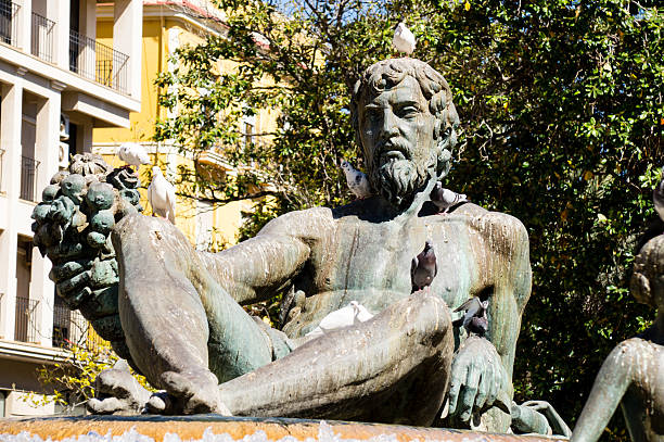 istock fountain in Plaza de la Virgen, Valencia, Spain. 477918397