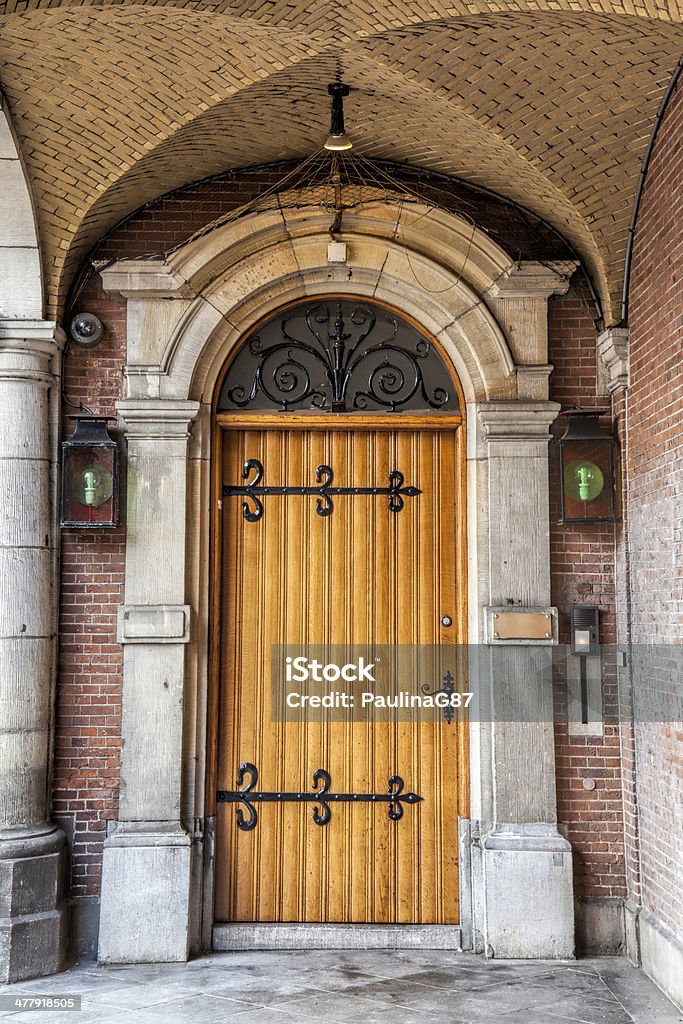 Antigua puerta de madera - Foto de stock de Ampliación de casa libre de derechos