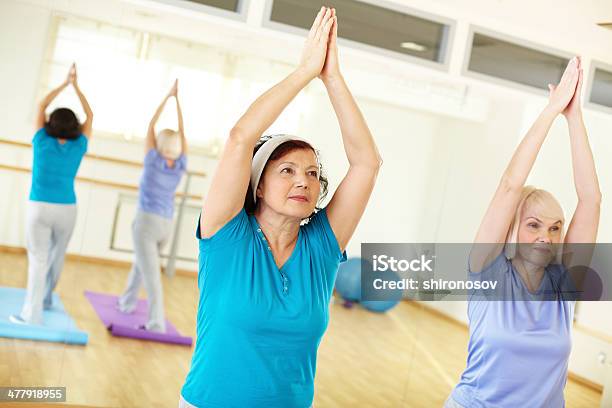 Foto de Exercício De Relaxamento e mais fotos de stock de Ginástica - Ginástica, Mulheres Idosas, Terceira idade