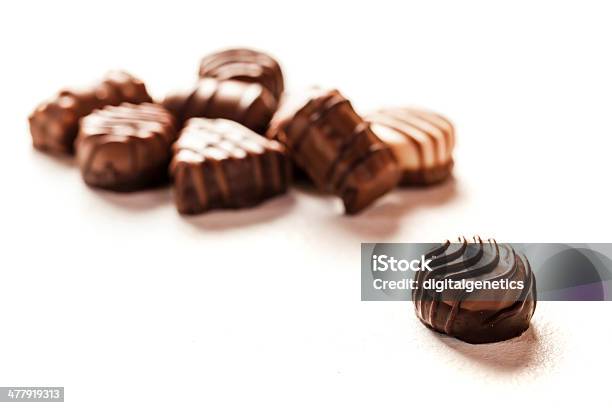 Foto de Closeup De Pralines De Chocolate Delicioso e mais fotos de stock de Alegria - Alegria, Alimentação Não-saudável, Cacau - Colheita