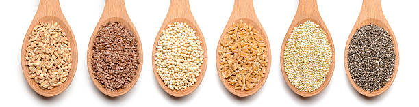 saudável grãos e sementes em fundo branco - quinoa spoon wood photography imagens e fotografias de stock