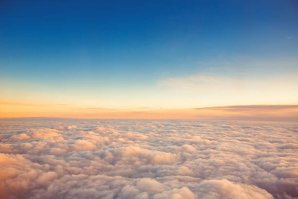 フライングの clouds.、飛行機からの眺め - sky sunrise day vibrant color ストックフォトと画像