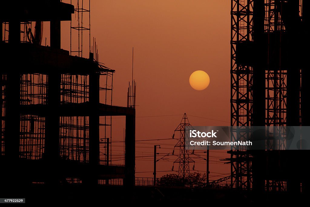 Costruzione sito al tramonto al crepuscolo - Foto stock royalty-free di Acciaio