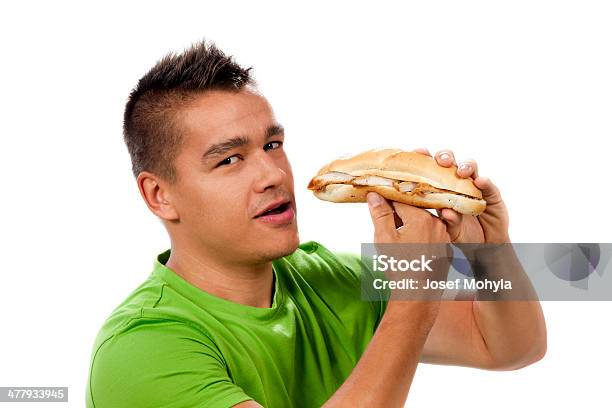 Joven Mujer Comiendo Sándwich Foto de stock y más banco de imágenes de Hombres - Hombres, Vienesa, 20 a 29 años