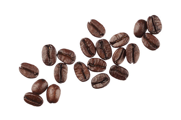 chicchi di caffè isolato su sfondo bianco primo piano - coffee bean caffeine macro food foto e immagini stock