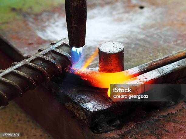 Photo libre de droit de Chauffage Au Gaz Avant En Avançant Square Bar banque d'images et plus d'images libres de droit de Acier - Acier, Allumer, Brasier